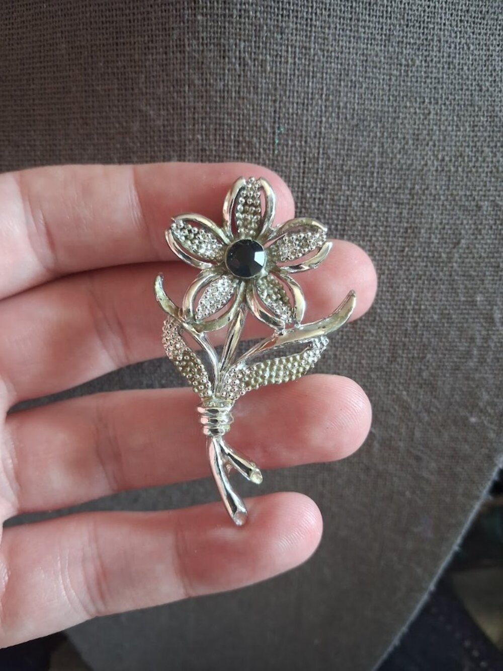 Sarah Coventry Flower brooch